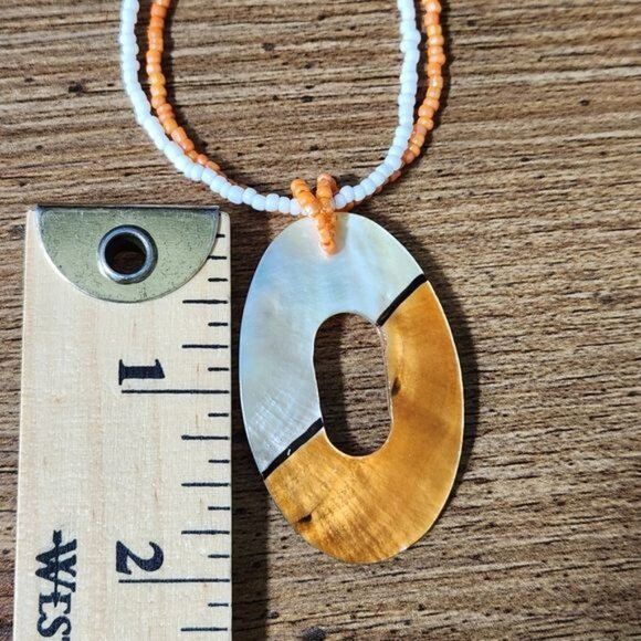 Vintage Orange white beaded necklace with mother shell pendant - Picture 9 of 9